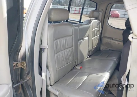 2004 Toyota Tundra Sr5 V8 z USA, uszkodzony, nr VIN 5TBRT34144S441869